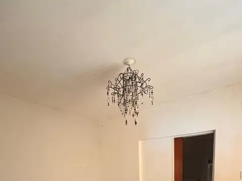 Casa 6 ambientes con 2 baños