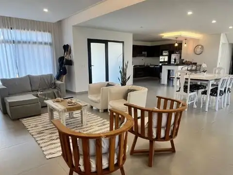 Casa en Venta en Lagoon Pilar, USD 310.000