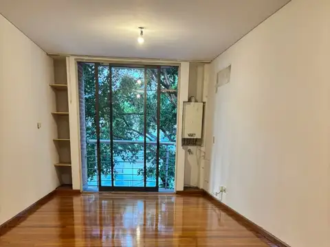 Alquiler Tradicional. Sin Muebles, En Recoleta. Monoambiente al frente con balcón.