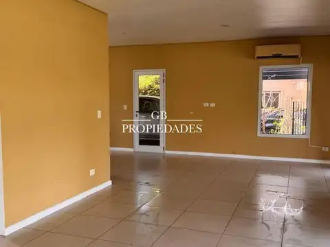 Casa en Alquiler con 2 cocheras