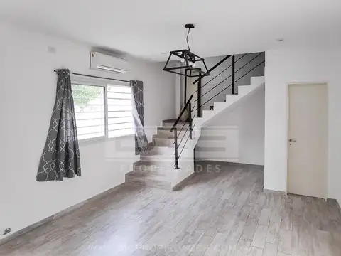 Diaz Velez  al 3300 entre Miguel Cane y Barreiro Aguirre