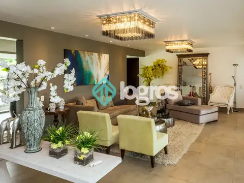 Casa en Venta con 4 cocheras