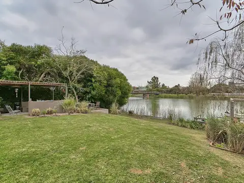 Casa 6 ambientes con 3 baños