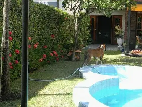 Casa en Venta con 3 cocheras