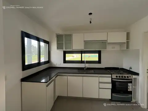 Casa en Alquiler con 1 cochera