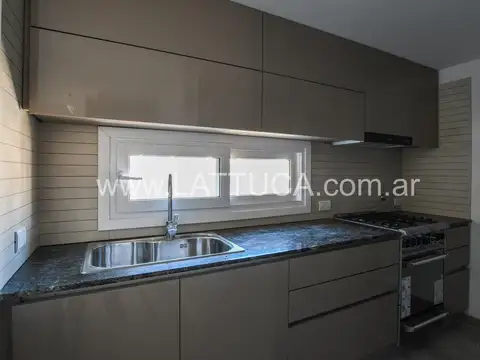Departamento en Alquiler con 1 cocheras