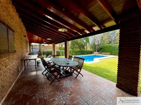 Casa en Venta con 3 cocheras