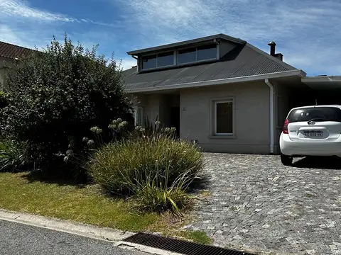 Casa 5 ambientes con 3 baños