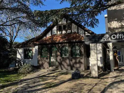 Casa en Alquiler para uso comercial sobre Avenida en Ranelagh, Berazategui