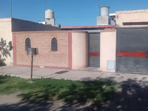 Casa 3 dormitorios con cochera y parrillero