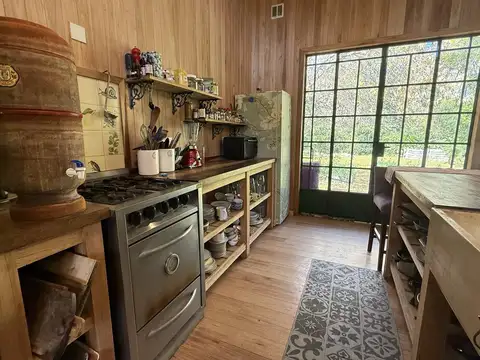 Casa 4 ambientes con 2 baños