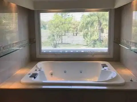 Casa en Venta en Jockey Club, USD 780.000