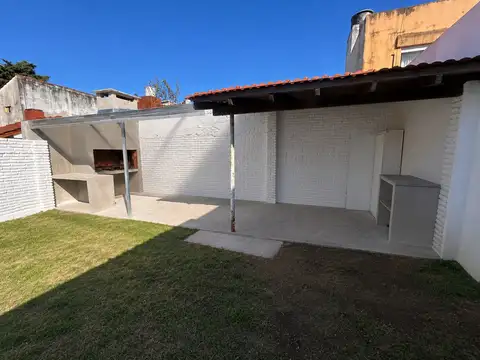 Depto Tipo Casa en Alquiler de 2 dormitorios