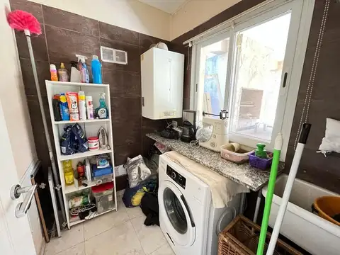 Casa 5 ambientes con 3 baños