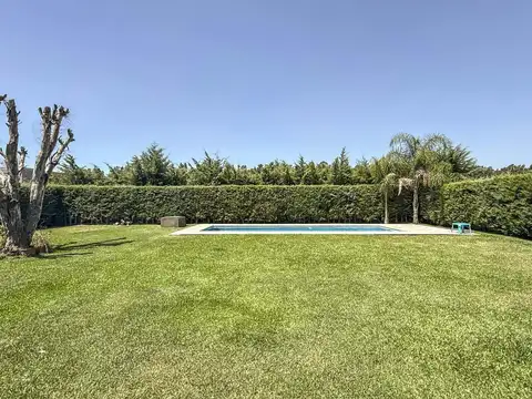 Casa en Venta 5 Ambientes con Pileta y 4 Dormitorios en Barrio Monet, Los Cardales