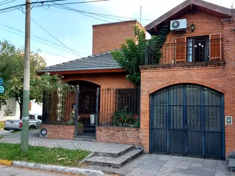 Casa 6 ambientes con 3 baños
