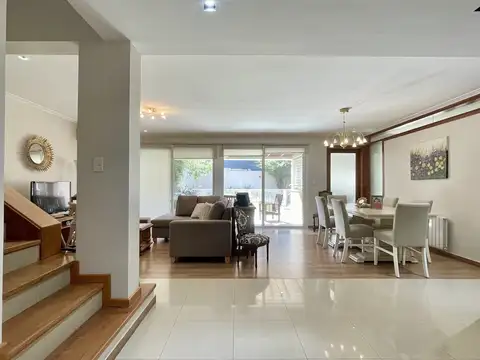 Casa 6 ambientes con 3 baños