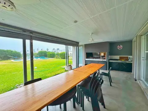 Casa 5 ambientes con 2 baños