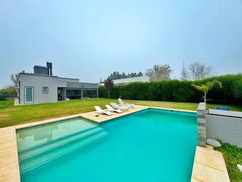 VENTA - Casa 3 Dormitorios Puerto Roldan