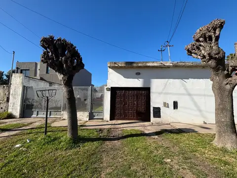 Chalet en venta c/ cochera en Villa Primera