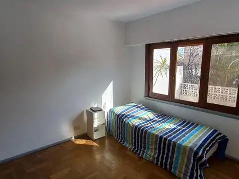 CHALET DE 5 AMBIENTES CON DEPARTAMENTO CON ENTRADA INDEPENDIENTE O DEPENDENCIA DE SERVICIO.asa