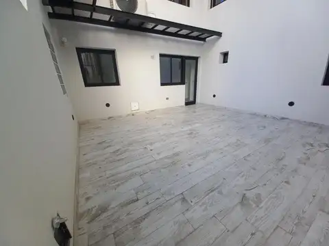 VENTA DEPARTAMENTO SEMI PISO TRES AMBIENTES -COCHERA INCLUIDA - CABALLITO