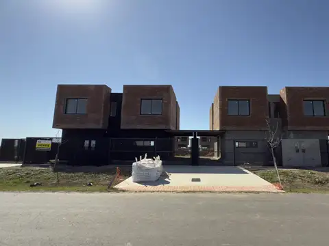 Depto Tipo Casa en Venta con 1 cocheras