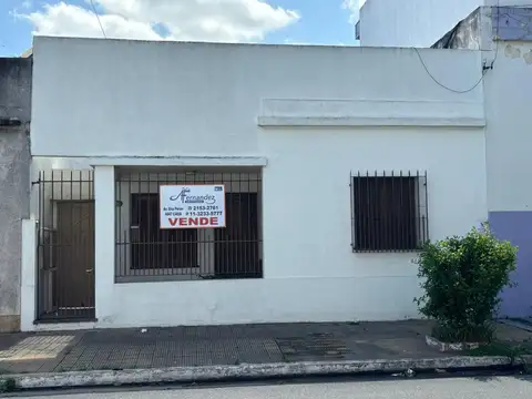 Casa en venta  compuesta de tres deptos en Parque Avellaneda, Floresta