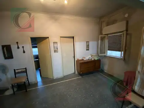 Vivienda ideal para dos familias con dos locales - Lote propio 10x32 mts Lanús Oeste