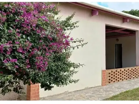 Casa en venta c/ cochera en Chuy