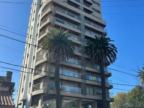 Semipiso de categoría 4 ambientes con 3 cocheras en venta  - Quilmes - ALQUILADO