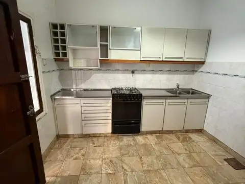 Casa en Alquiler con 4 cocheras