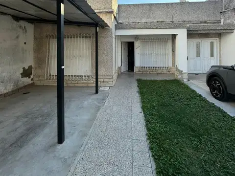 AMPLIA CASA EN 1 PLANTA 3 AMB, GARAGE, PARQUE, TERRAZA