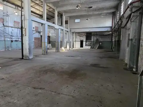Galpón - Depósito  de 373 m2. en Lanús - VENTA