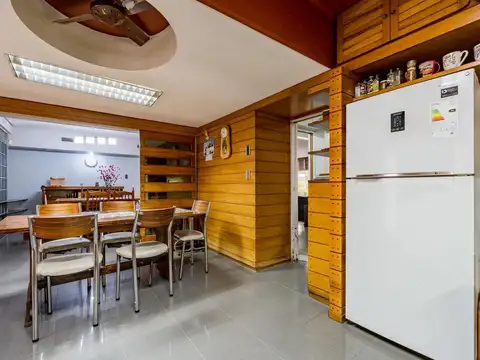 VENTA/PERMUTA - Casa 4 dormitorios, patio seco con parrilla. España y Hospitales, Rosario.