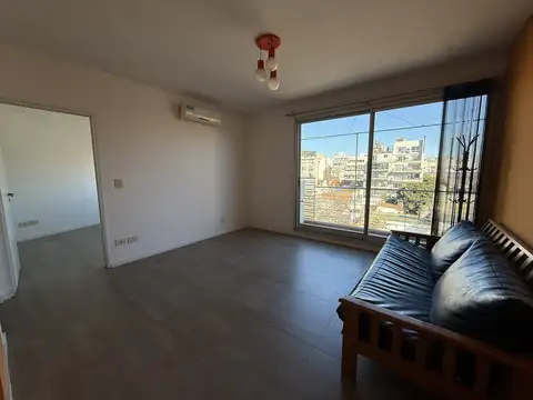 Departamento 2 ambientes al frente en Parque Chas