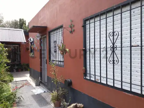 411A entre 453 y 454. Casa de 3 dormitorios en Venta en Gutierrez - Berazategui