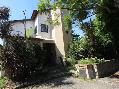 OPORTUNIDAD VENTA CASA 5 AMBIENTES ESCUCHA OFERTA