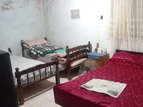 Casa 12 ambientes con 4 baños