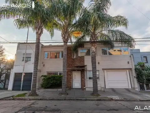 VENTA CASA 4 AMBIENTES EN RAMOS MEJIA CON PILETA