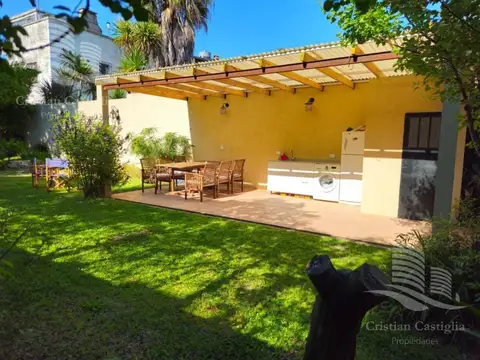 Casa de 4 Ambientes con Galeria y Terraza en Venta - Martínez - San Isidro