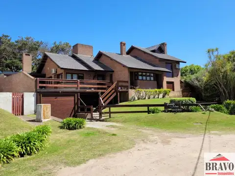 En estratégica ubicación en lo mejor de barrio Norte zona residencial a 150 mts. del Mar Chalet de 4 Amb