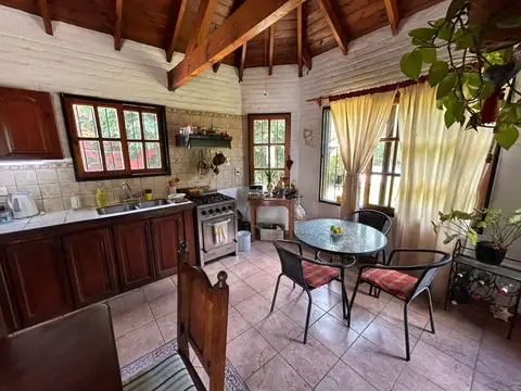 Venta casa 4 ambientes con departamento y pileta