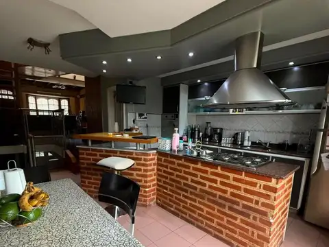 Casa 5 ambientes con 3 baños