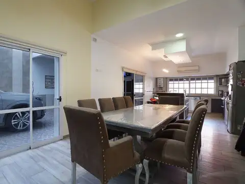 VENTA CASA 6 AMBIENTES CON PILETA,ZONA POMPEYA.