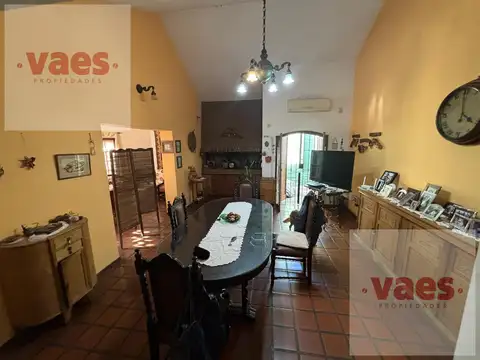 ALQUILER – Casa de 4 dormitorios con pileta, Quincho y gran terreno en Villa Belgrano