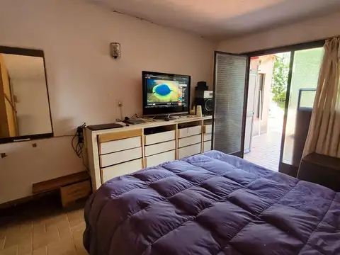 Casa 6 ambientes con 2 baños