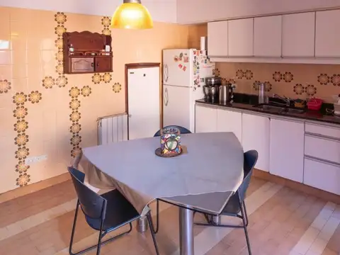 Depto Tipo Casa 5 ambientes con 2 baños