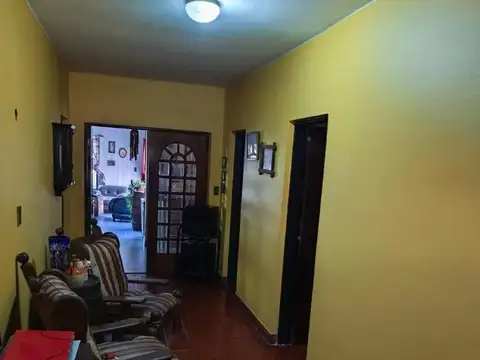 Casa 5 ambientes con 2 baños