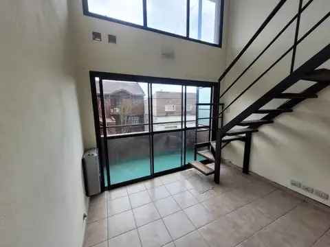 Depto Tipo Casa en Alquiler en Ezpeleta Este, $ 600.000